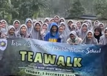 SMA JISc Rekreasi Minum Teh di Gunung Mas Bogor