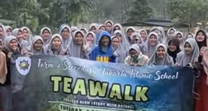 SMA JISc Rekreasi Minum Teh di Gunung Mas Bogor