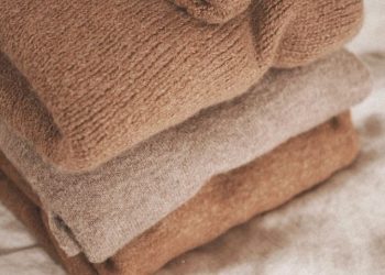 Cara Menyimpan Sweater yang Benar, Agar Tahan Lama