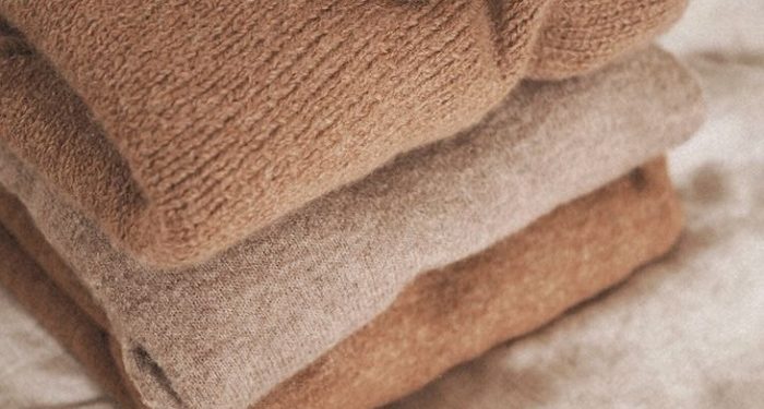 Cara Menyimpan Sweater yang Benar, Agar Tahan Lama