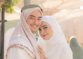 Potret Putri Zulhas dan Zumi Zola Resmi Menikah di Depan Masjid Nabawi