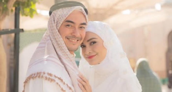 Potret Putri Zulhas dan Zumi Zola Resmi Menikah di Depan Masjid Nabawi