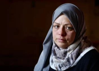 Kejam, Anjing Tentara Israel Menganiaya Wanita Palestina yang Sedang Hamil