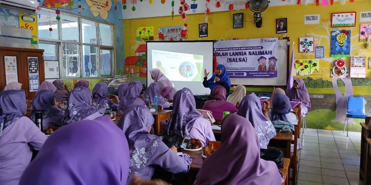 Mengelola Stress dan Kesepian di Usia Senja bersama Sekolah Lansia Salimah Bogor