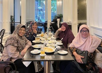 Lunch Meeting with Besties