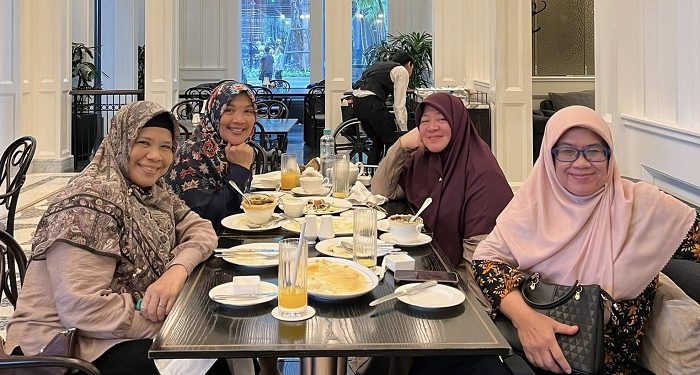 Lunch Meeting with Besties