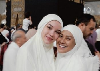 Alyssa Daguise Laksanakan Ibadah Umroh Bersama Sang Ibunda Tercinta
