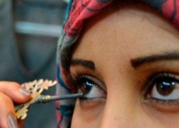 Hukum Memakai Celak Mata