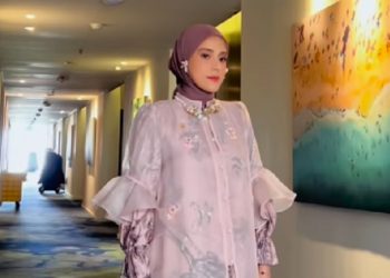 Fairuz A Rafiq Bagikan Gaya Busana Muslim yang Menjadi Fashion Statementnya
