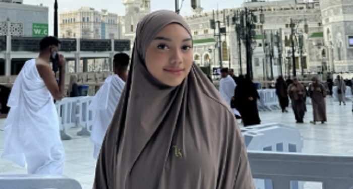 Menutup Tahun 2024, Naura Ayu Jalankan Ibadah Umroh dengan Gaya Busana Syar’I Stylish