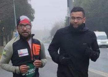 Dua Pelari Asal Oldham Meningkatkan Kesadaran terhadap Penderitaan di Gaza