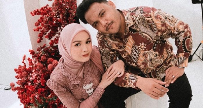 Penyanyi Salma Salsabil Resmi Dilamar oleh Dimansyah Laitupa, Berikut Profilnya