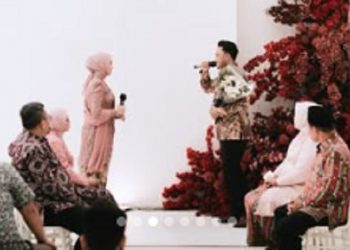 Resmi Dilamar, Salma Tampil Menawan dalam Balutan Kebaya Panjang Modern Warna Mauve