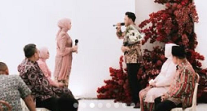 Resmi Dilamar, Salma Tampil Menawan dalam Balutan Kebaya Panjang Modern Warna Mauve