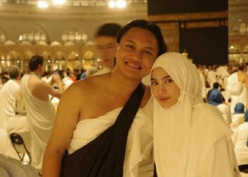 Potret Empat Pasangan Selebritis saat Ibadah Umroh Bersama
