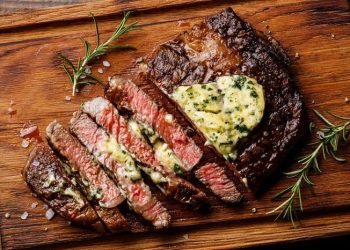 Lima Tips Membuat Steak Juicy di Rumah