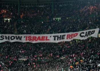 Spanduk 'Kartu Merah kepada Israel' Dibentang Selama Pertandingan Liga Champions Celtic FC vs Bayern Munich