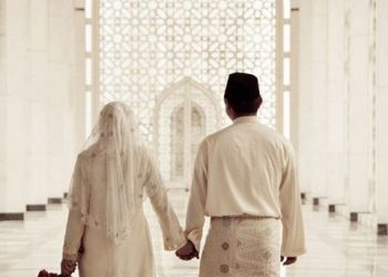 Menjadi Suami yang Perhatian Terhadap Istri