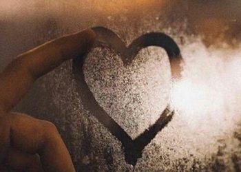 Hati Perempuan Seperti Kaca