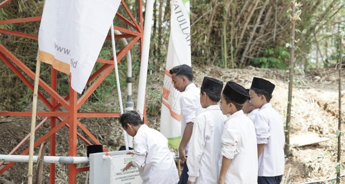 Laznas BMH Bangun Sumur Bor ke-184 di Jawa Timur