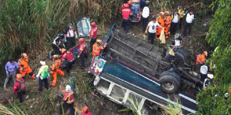Bus Jatuh ke Jurang di Kota Guatemala Mengakibatkan 51 Orang Tewas