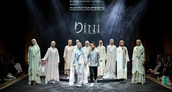 Hadir di MUFFEST+ 2025, DINI By Dhini Aminarti Bawakan Koleksi Bertema Petal Reverie