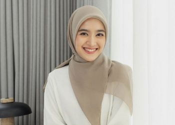 Lima Rekomendasi Hijab Segiempat Anti Kusut