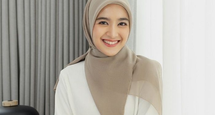 Lima Rekomendasi Hijab Segiempat Anti Kusut