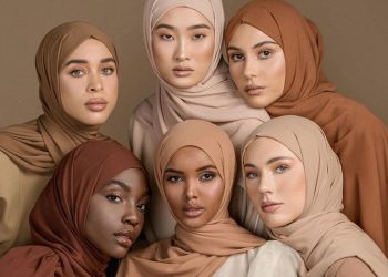 Dua Wanita Muslim Inggris Menantang Kesalahpahaman Terhadap Hijab