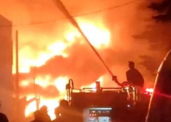 112 Personel Padamkan Rumah yang Terbakar di Manggarai