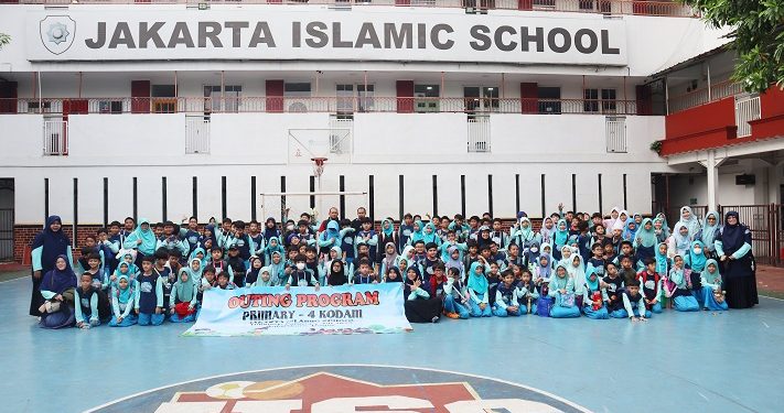 Outing Program SD Jakarta Islamic School ke Animalium Bogor