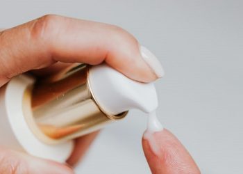 Lima Skincare yang dapat menghilangkan Milia dengan Cepat dan Efektif