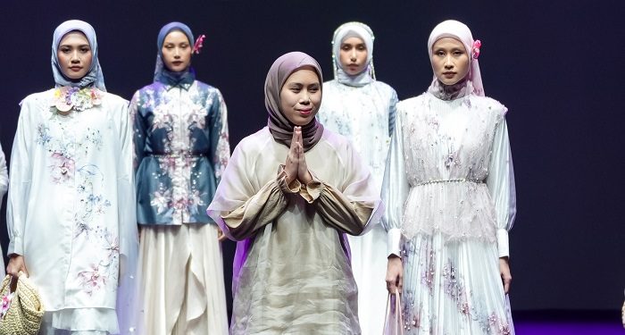 Pertama Kalinya, Vanilla Hijab Hadir di MUFFEST+ 2025 dengan Koleksi Bertema CAMELLIA