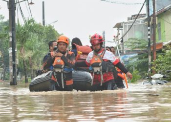BAZNAS Tanggap Bencana Bantu Evakuasi Korban Banjir di Jakarta dan Bekasi