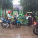Aisyiyah Jatirasa Berbagi Takjil untuk Masyarakat Terdampak Banjir
