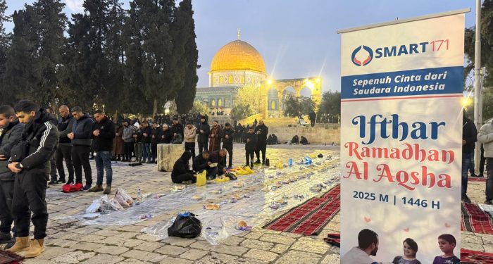 SMART 171 Adakan Buka Bersama di Masjid Al-Aqsa Palestina