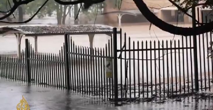 Hembusan Angin Kencang dan Hujan Deras di Pantai Timur Australia