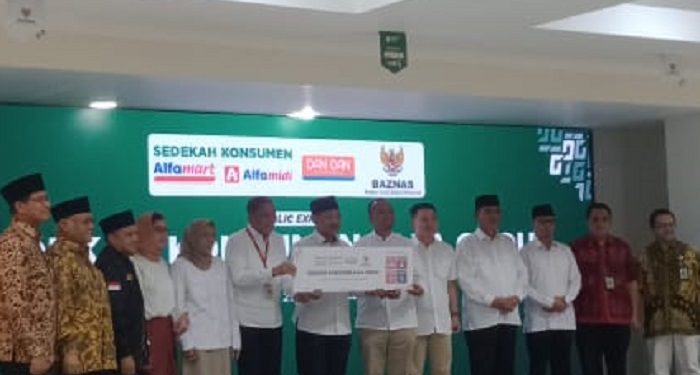 BAZNAS RI Salurkan Sedekah Konsumen Alfa Group Sebesar Rp24 Miliar