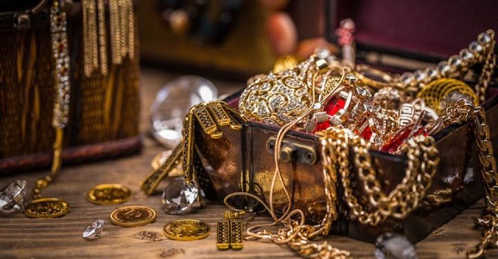 Pengaruh Uang dan Makanan Haram Terhadap Karakter dalam Al-Quran