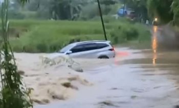 Kisah Eko yang Hanyut Banjir Bersama Mobilnya di Kali Cikarang