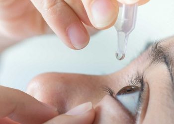 Apakah Menggunakan Obat Tetes Mata dapat Membatalkan Puasa
