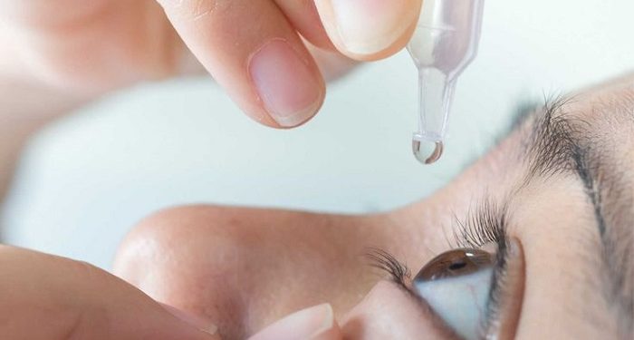 Apakah Menggunakan Obat Tetes Mata dapat Membatalkan Puasa