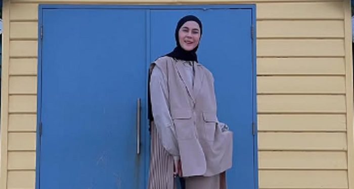 Potret Paula Verhoeven Kunjungi Pantai Brighton di Melbourne