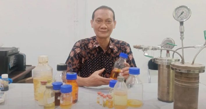 Professor ITS Campurkan Biomassa dengan Limbah Plastik untuk Hasilkan Biofuel Berkualitas