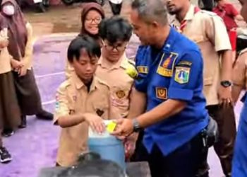 Sosialisasi dan Pelatihan Alat Pemadam Api Ringan SD JISc