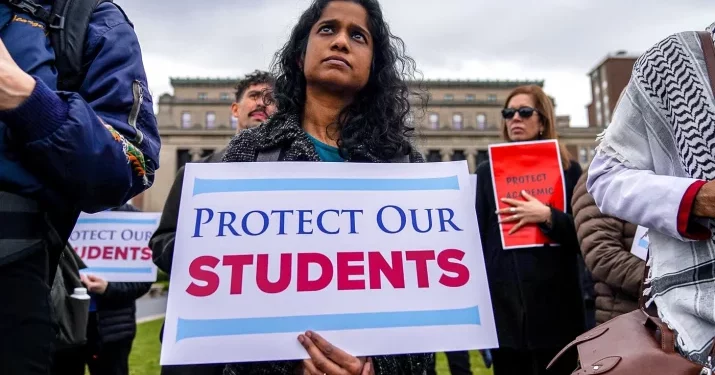 Mahasiswa Palestina dari Universitas Columbia ditahan oleh ICE saat Upacara Kewarganegaraan