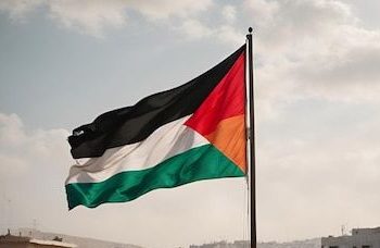 Wanita Inggris ini Siap Menempuh 4.000 Mil Trekking untuk Galang Dana Palestina