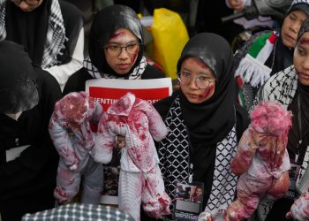 Sentil Gagasan Pemindahan Warga Gaza, Puluhan Ribu Warga Jabar Aksi Solidaritas Palestina di Gedung Merdeka