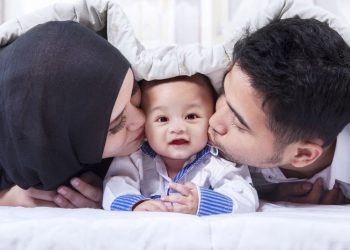 Menunjukkan Bukti Cinta