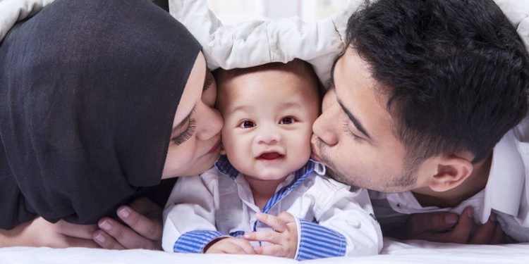 Menunjukkan Bukti Cinta